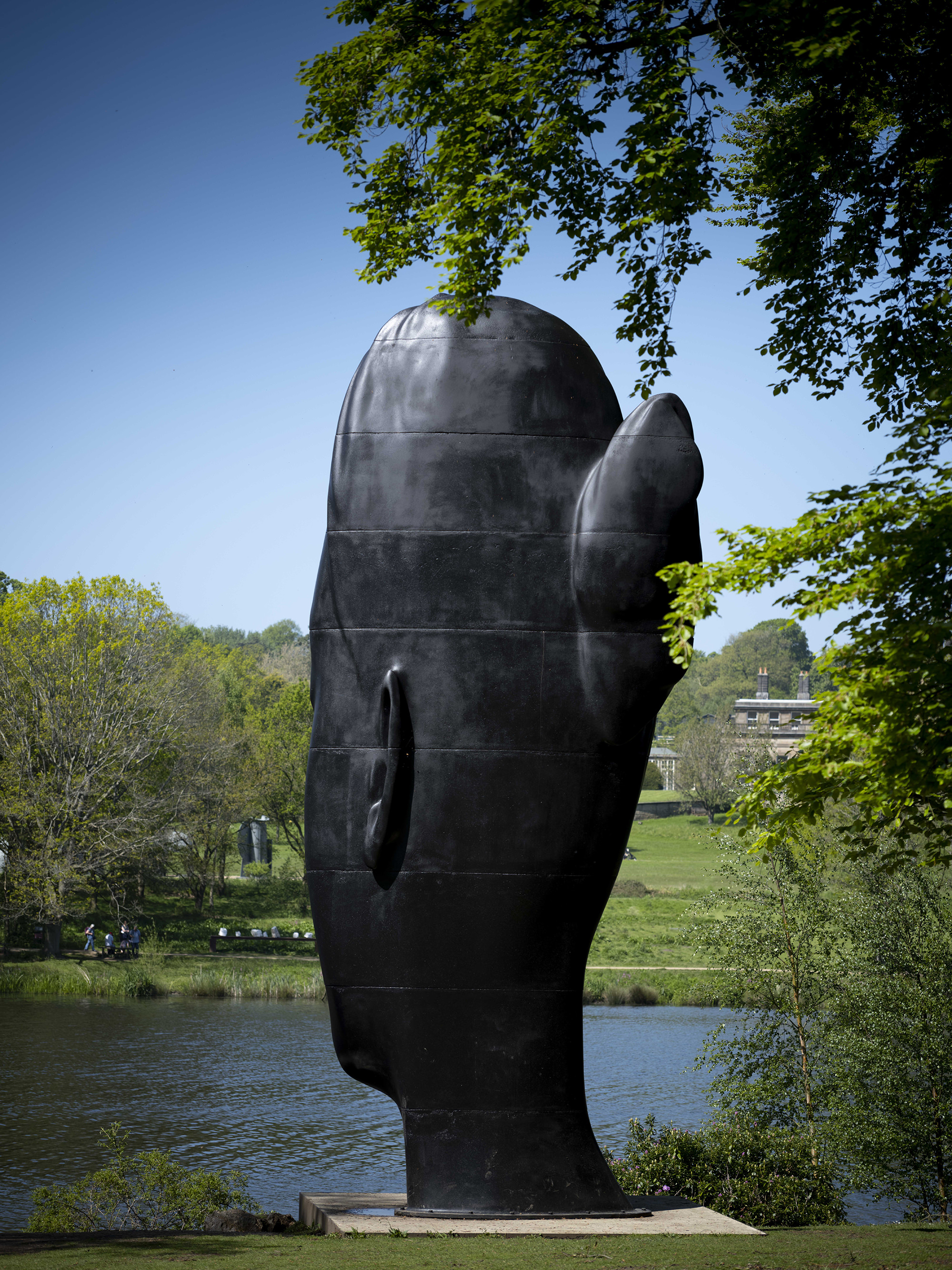 Jaume Plensa, Wilsis in front of a lake at Yorkshire Sculpture Park