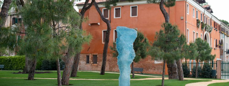 Elegantka II 2013 14 urethane resin courtesy the artist Galerie Lelong and YSP Photo Daniele Venturelli