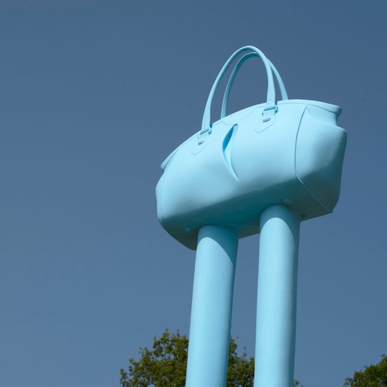Blu handbag with legs under a blue sky